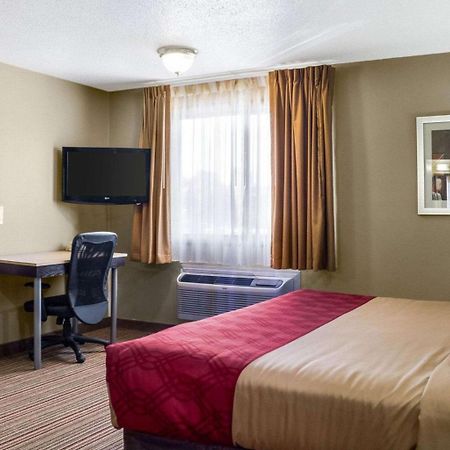 Econo Lodge Grand Forks Buitenkant foto