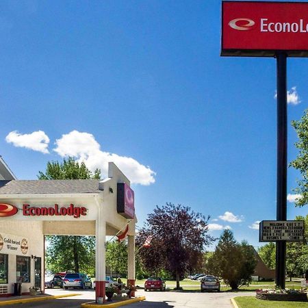 Econo Lodge Grand Forks Buitenkant foto