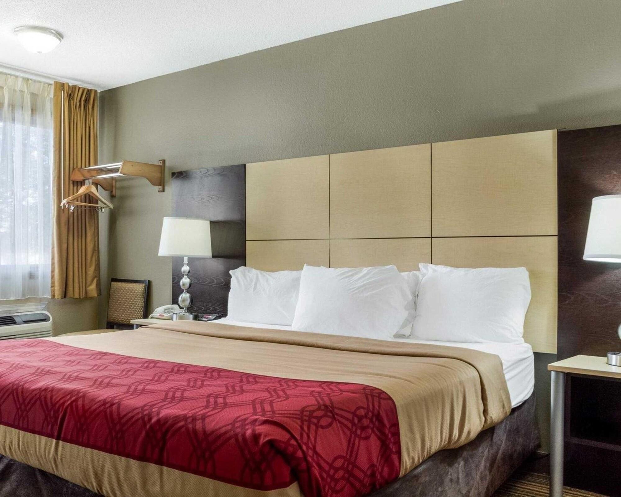 Econo Lodge Grand Forks Buitenkant foto