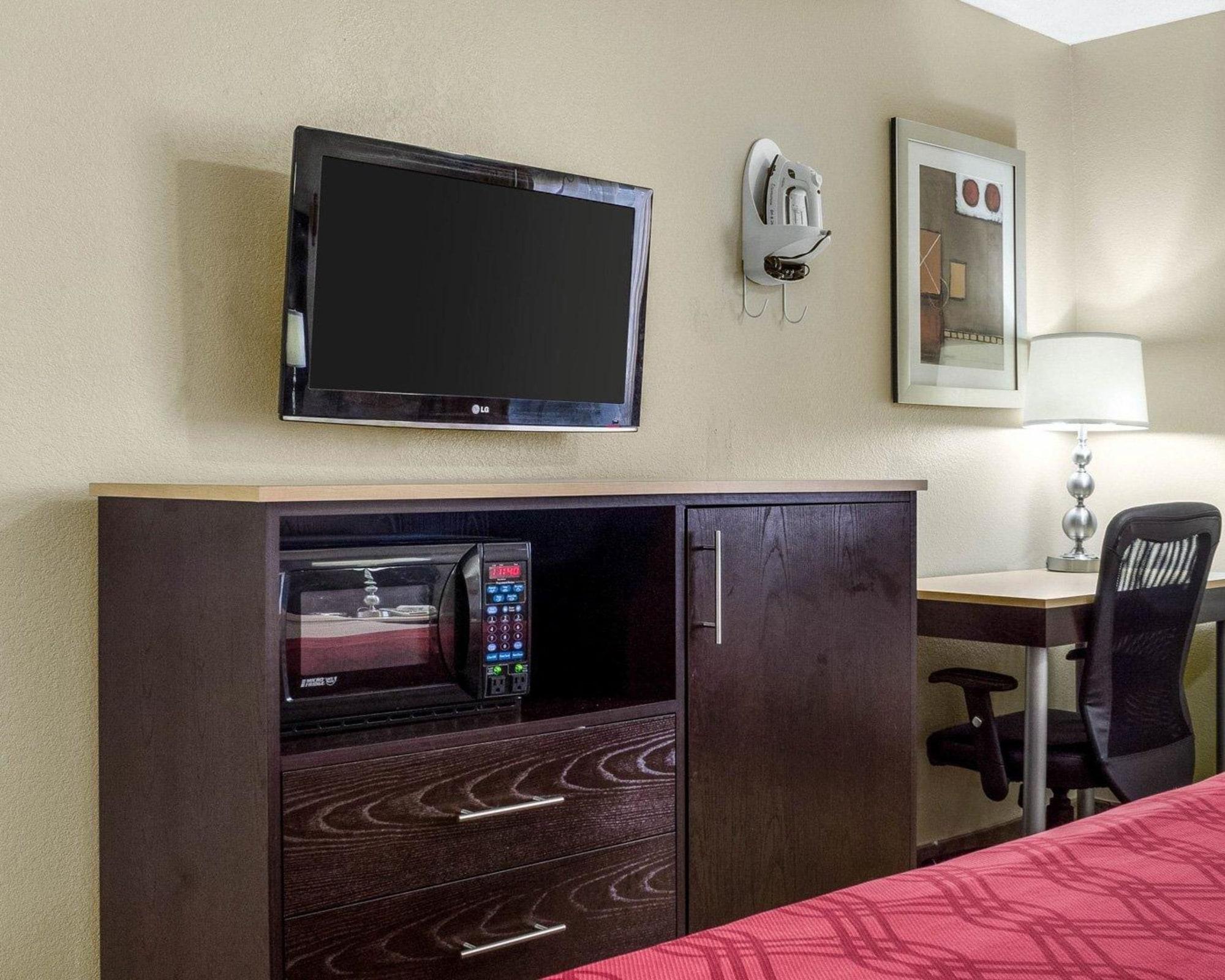 Econo Lodge Grand Forks Buitenkant foto