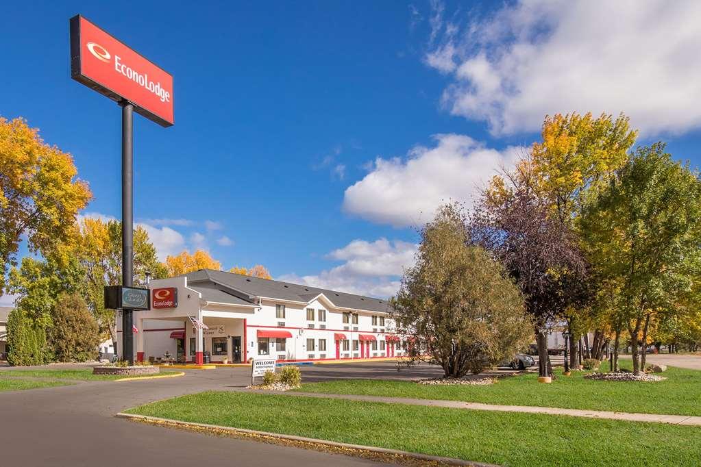 Econo Lodge Grand Forks Buitenkant foto