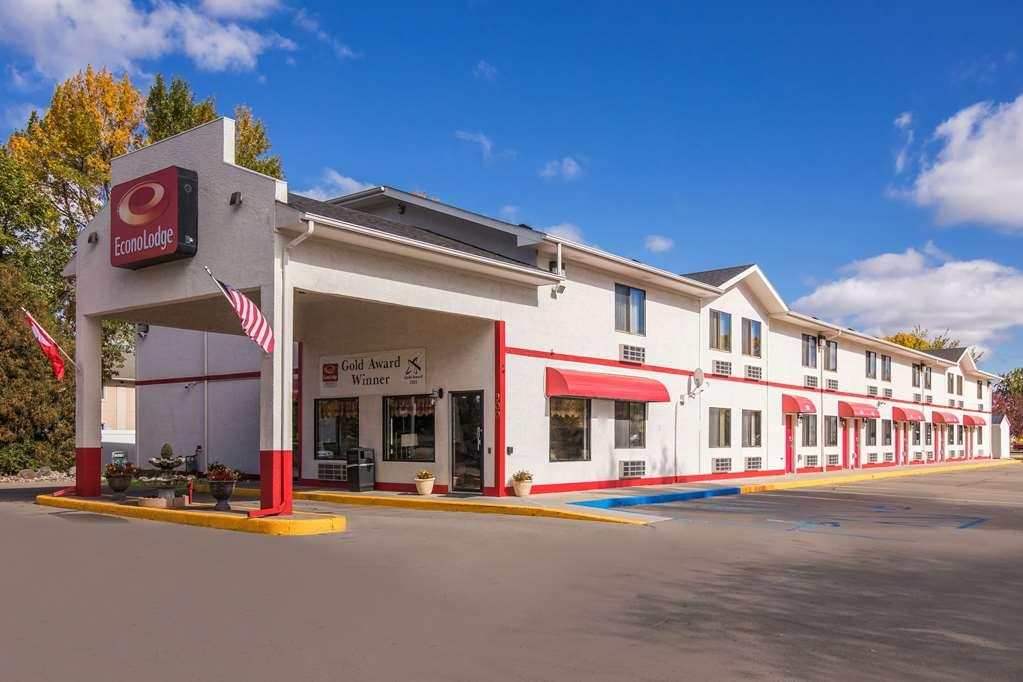 Econo Lodge Grand Forks Buitenkant foto