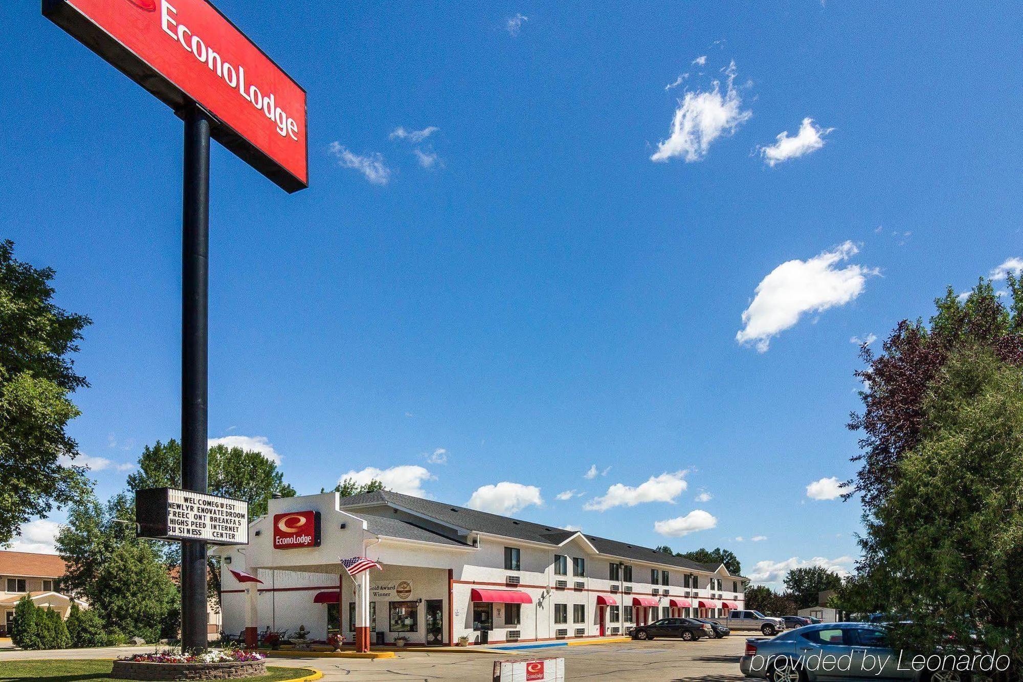 Econo Lodge Grand Forks Buitenkant foto