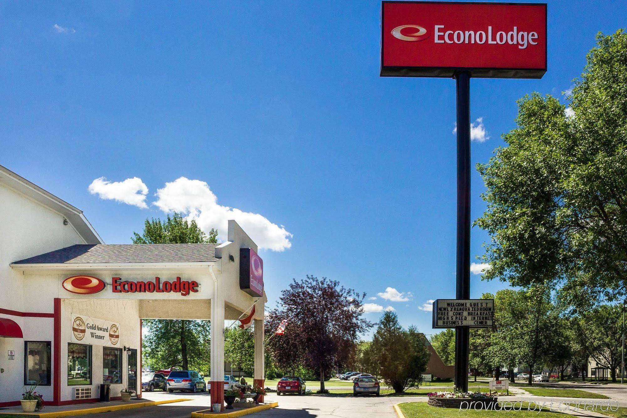 Econo Lodge Grand Forks Buitenkant foto