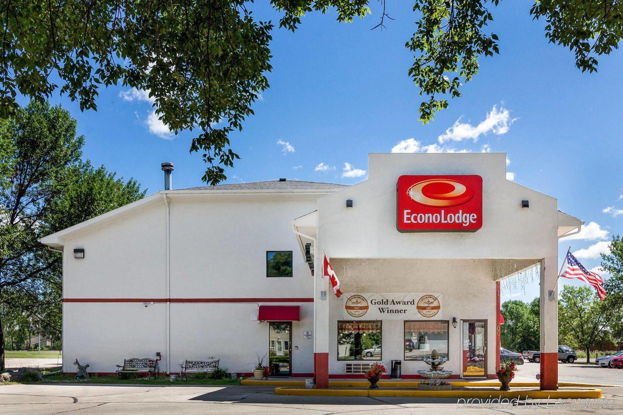 Econo Lodge Grand Forks Buitenkant foto