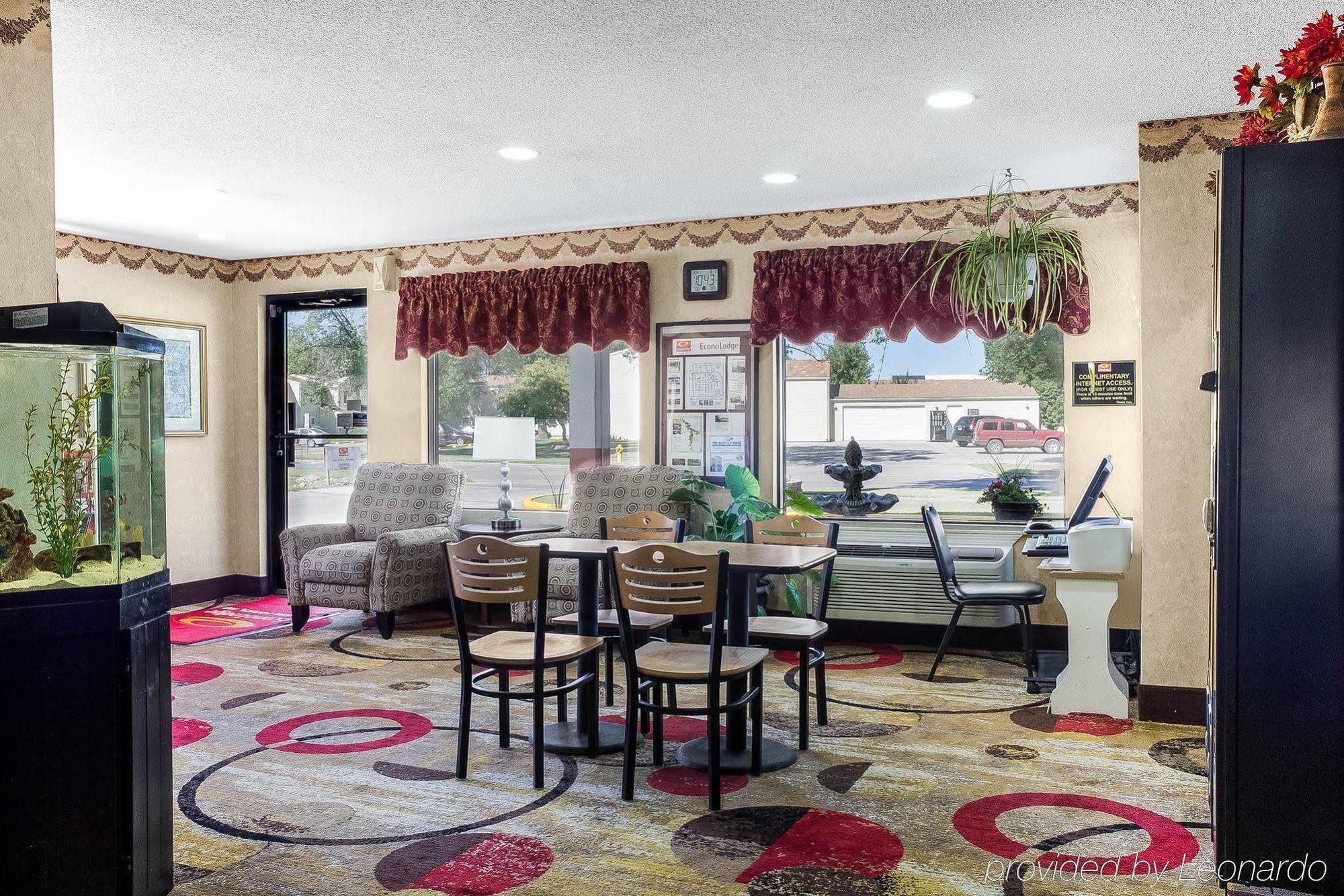 Econo Lodge Grand Forks Buitenkant foto