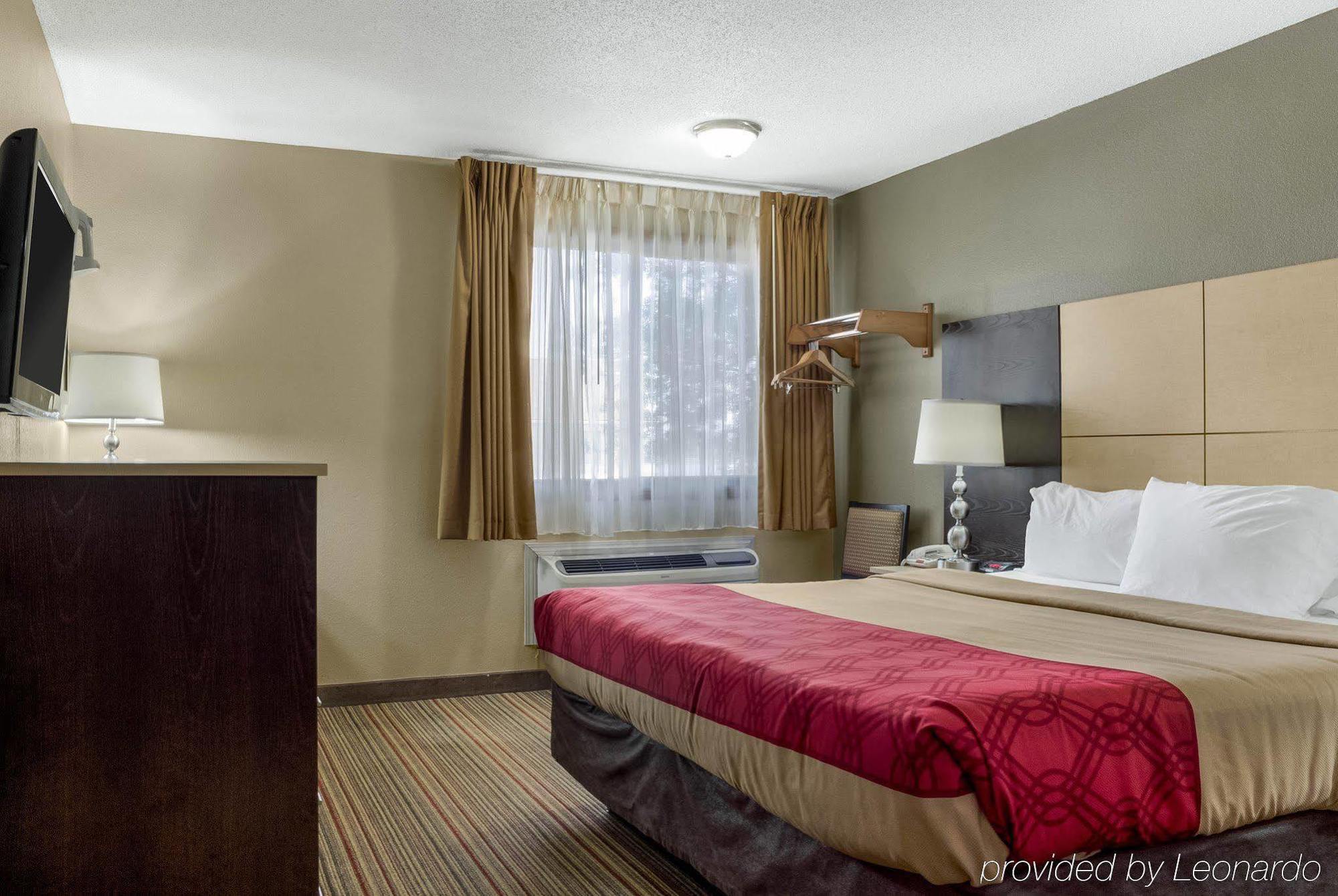 Econo Lodge Grand Forks Buitenkant foto