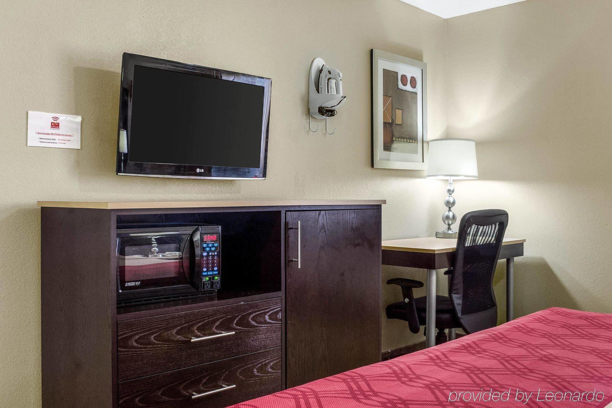 Econo Lodge Grand Forks Buitenkant foto