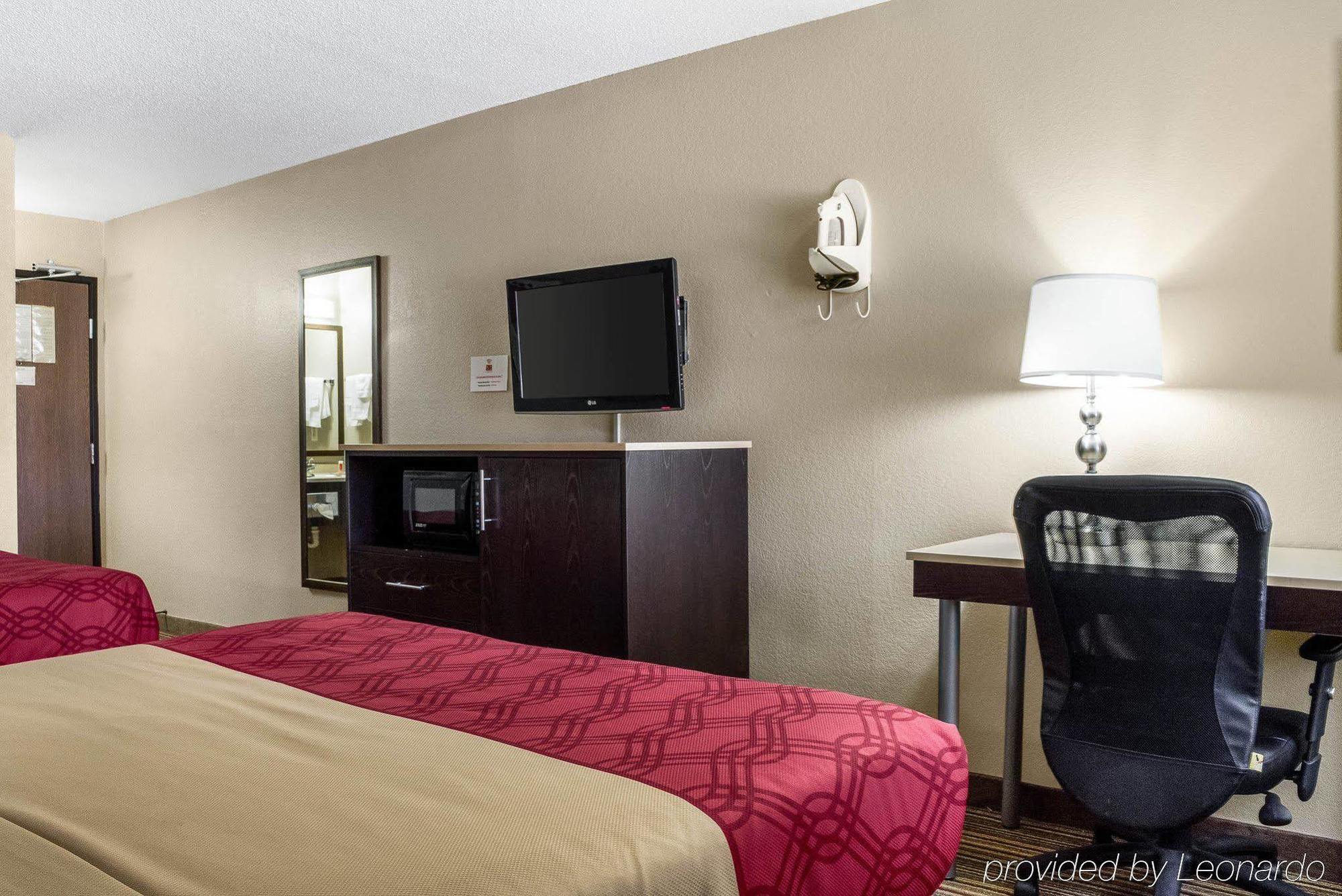 Econo Lodge Grand Forks Buitenkant foto