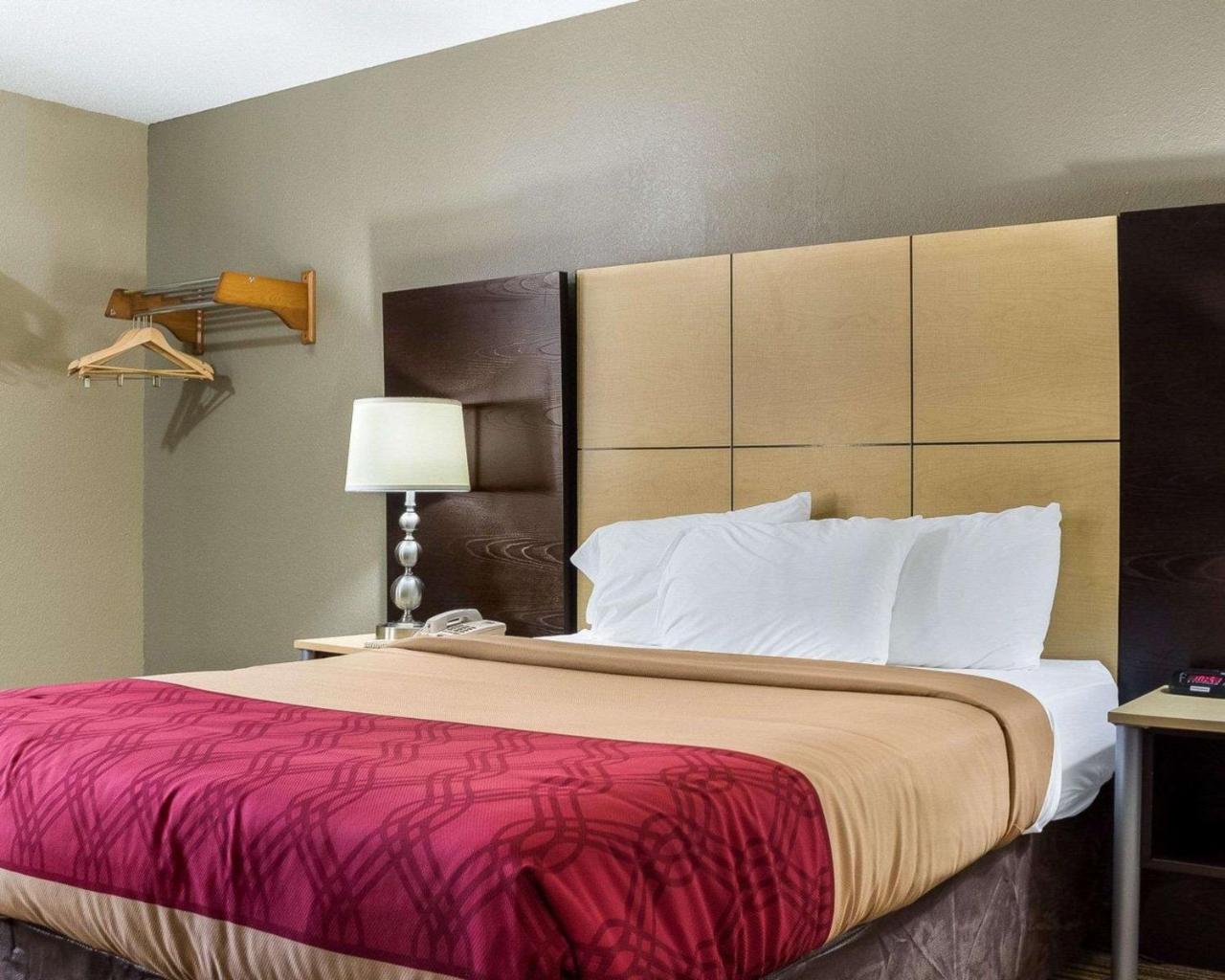 Econo Lodge Grand Forks Buitenkant foto