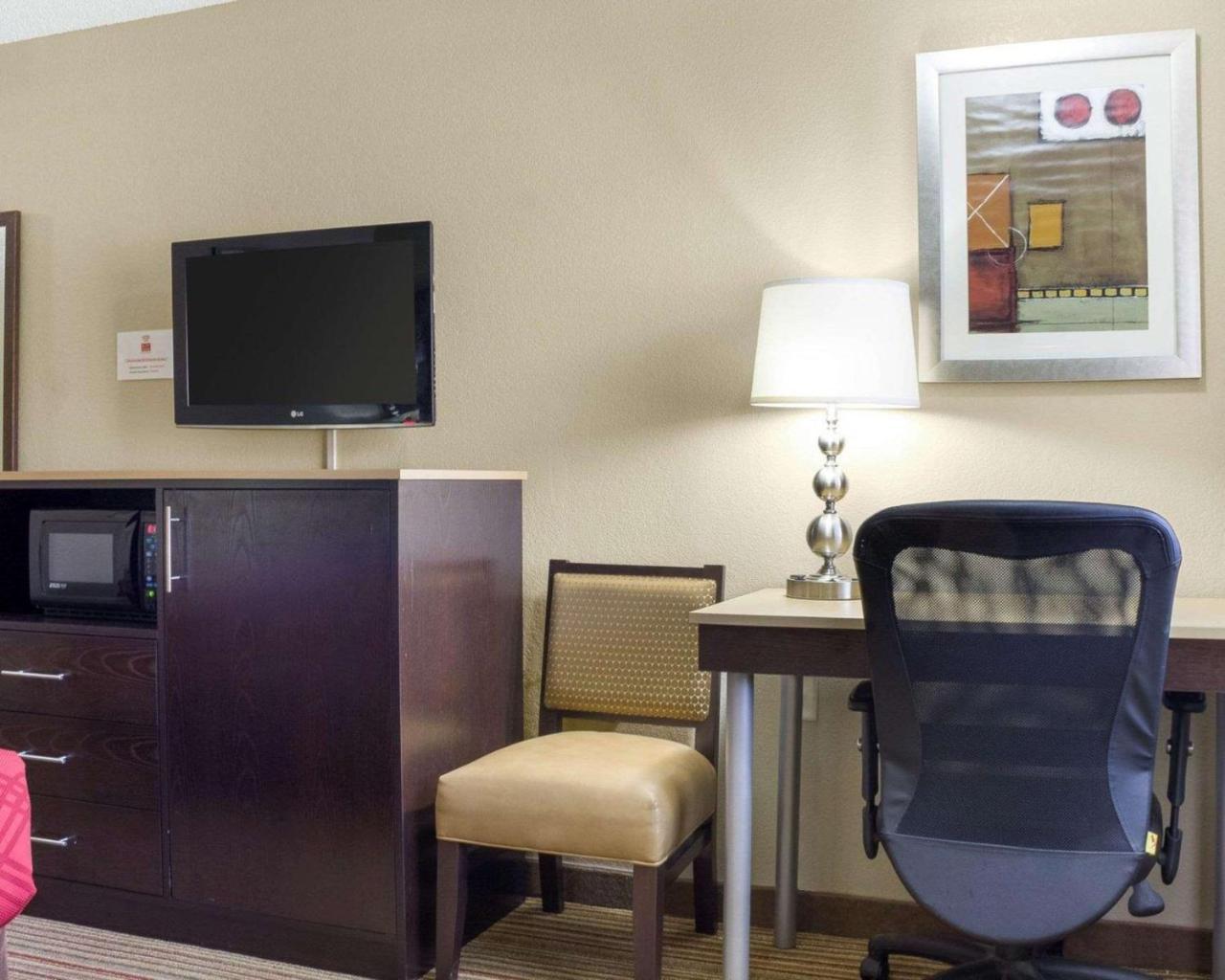 Econo Lodge Grand Forks Buitenkant foto
