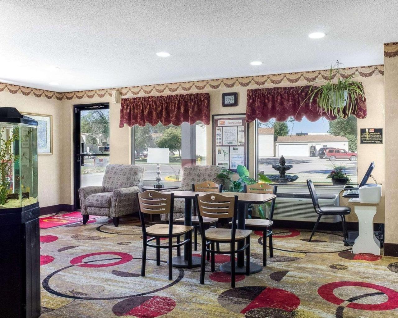Econo Lodge Grand Forks Buitenkant foto