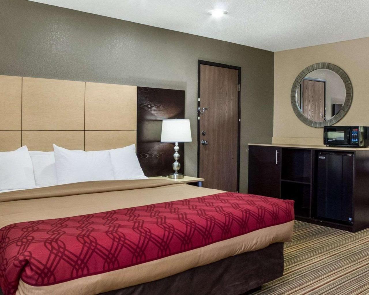 Econo Lodge Grand Forks Buitenkant foto